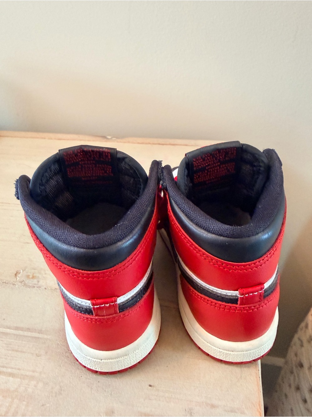 Jordan 1 High OG Toddler “Black Toe” - Picture 4 of 5
